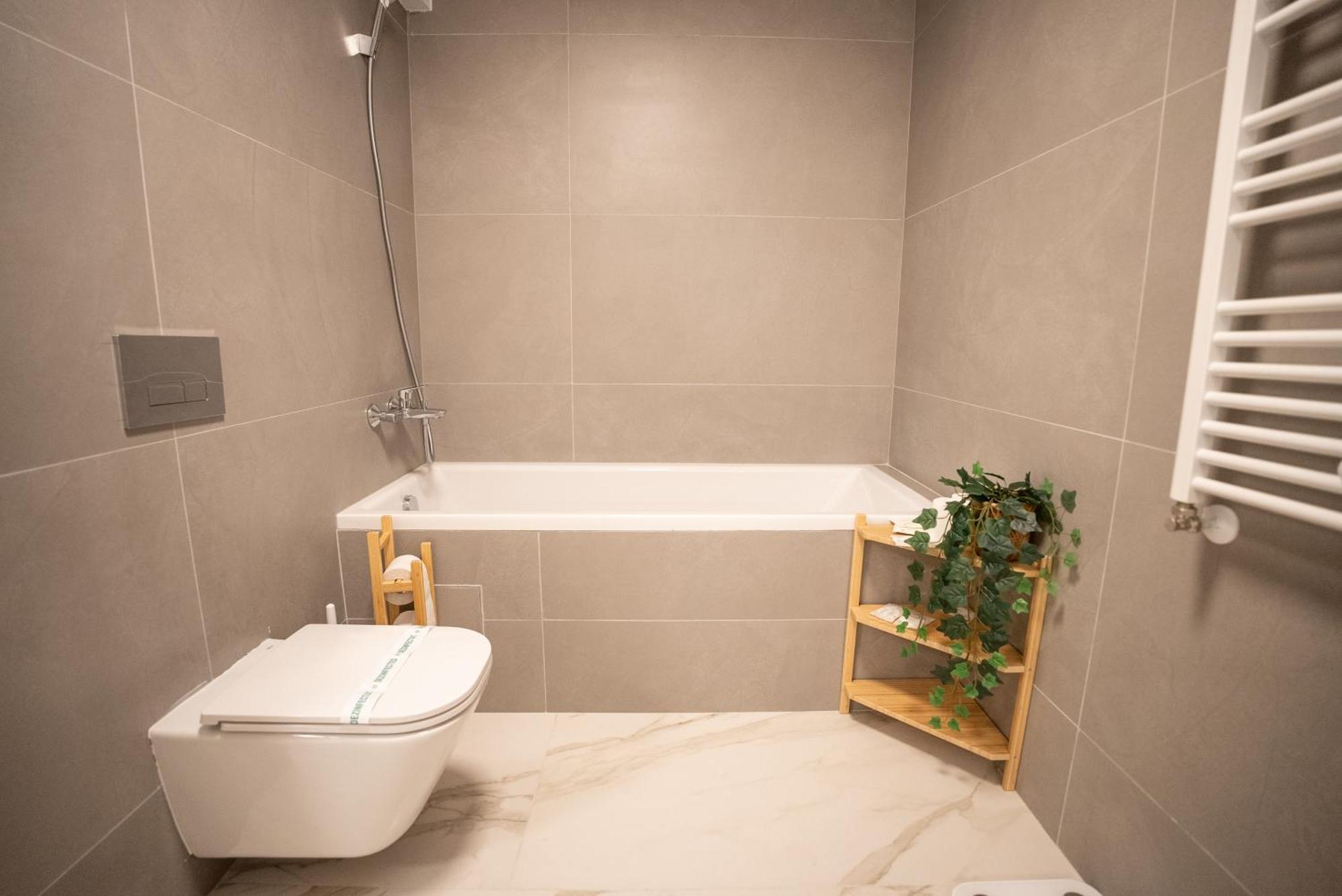 The Level Sanctuary: Free Parking & Netflix Lejlighed Bukarest Eksteriør billede